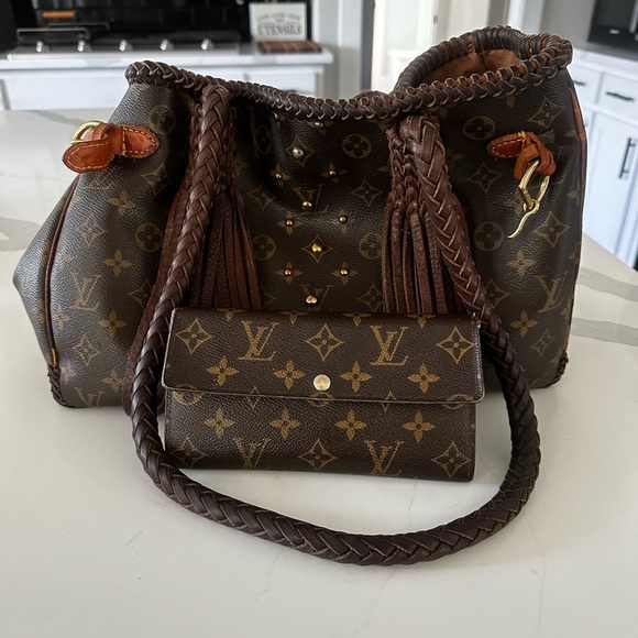Authentic Louis Vuitton, that’s been refurbished and wallet - Picture 4 of 16